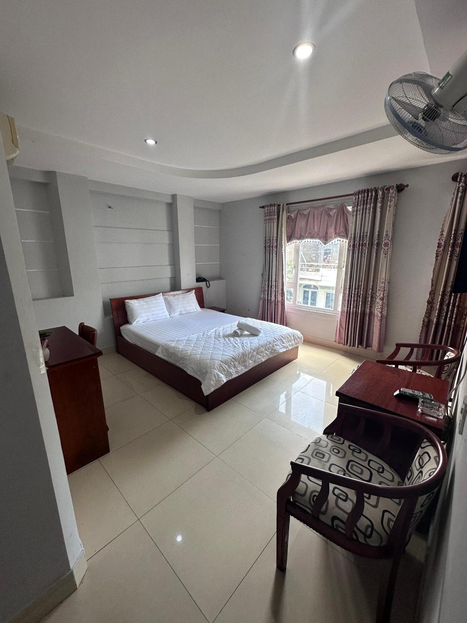 Khach San Sammi Hotel Ho Chi Minh City Exterior photo